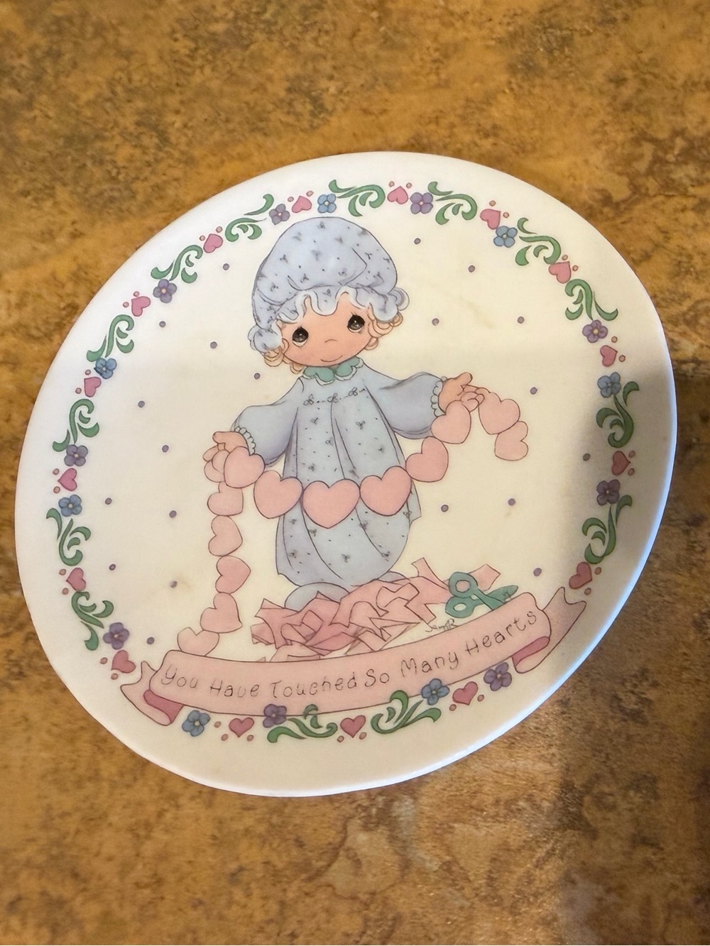 Precious Moments Cherub Plate with Heart Garland - Pastel Blue & Pink